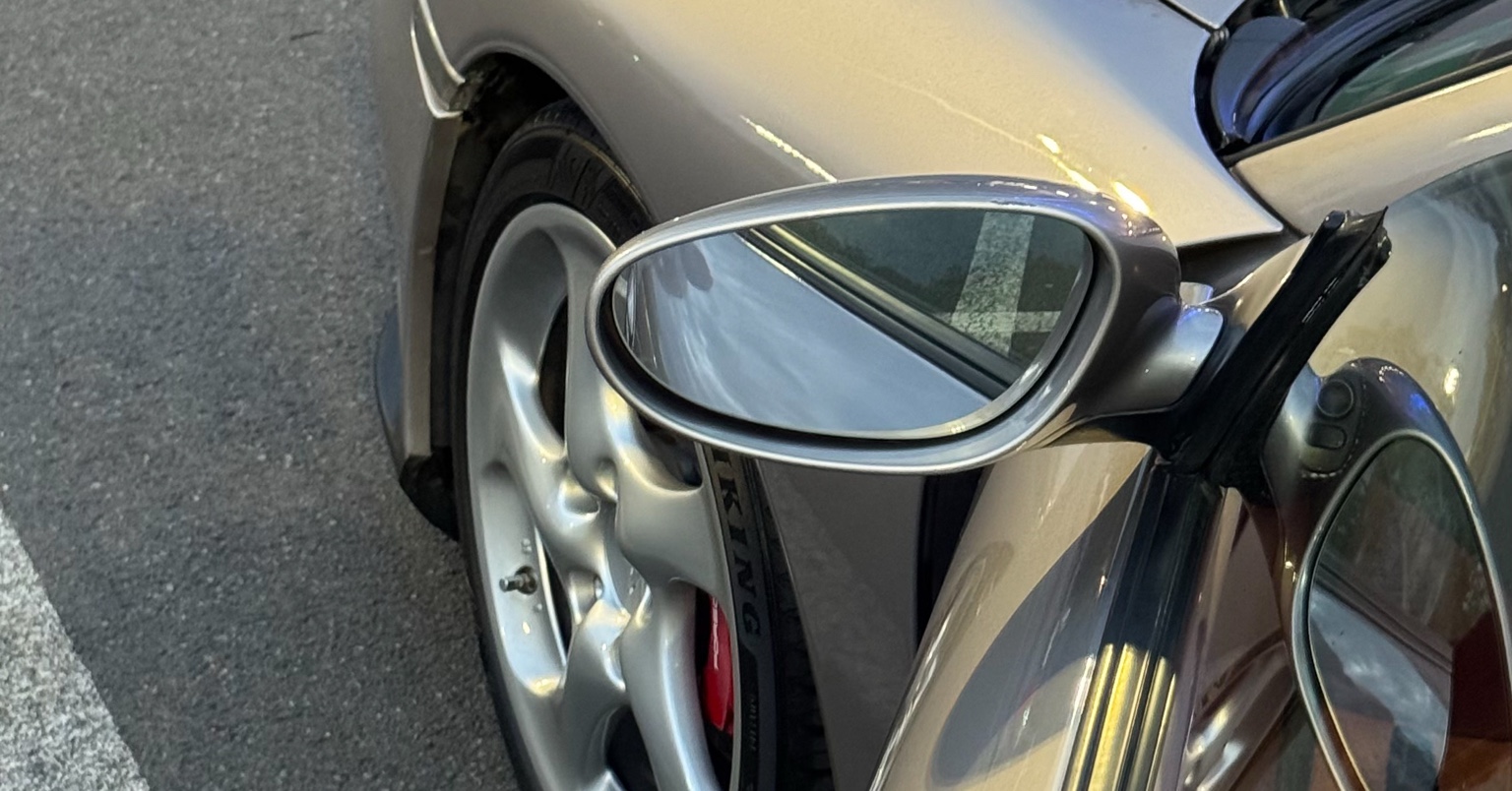 Porsche 911 spiegel- en lakdetail