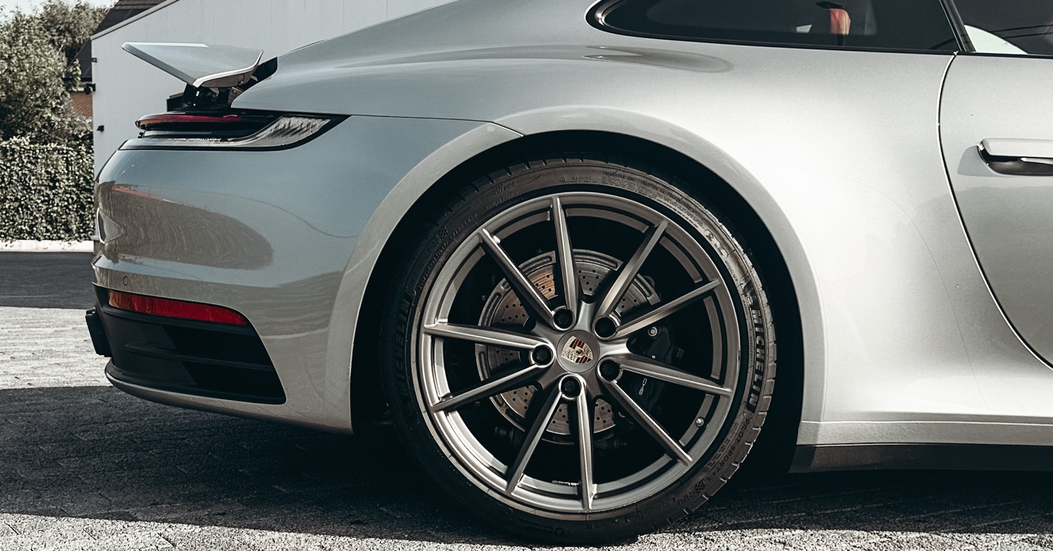 Porsche 911 lak- en wieldetail na NIVOR-verzorging